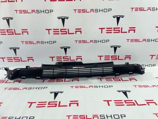 заглушка (решетка) в бампер Tesla Model Y 1 поколение 2025, 1983889-00-D, 1932383-00-D
