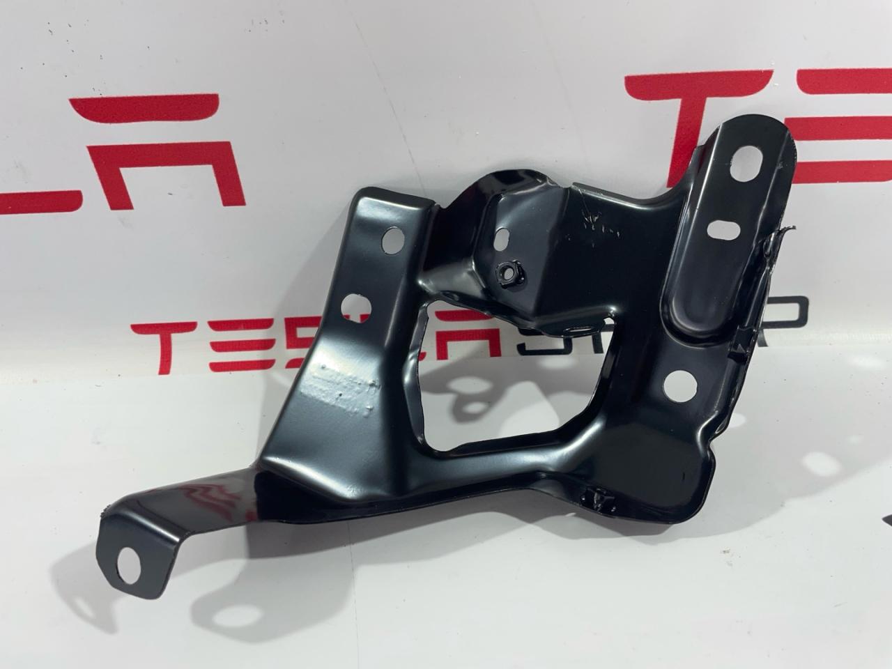Кронштейн лонжерона (поддержка крыла/фары) Tesla Model 3 2 поколение 2024, 1771936-S0-D, 1739681-00-D - фото №1