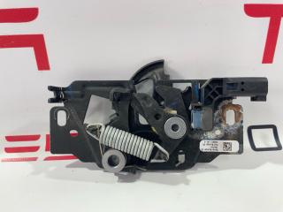 замок капота Tesla Model 3 1 поколение 2019, 1033011-00-A