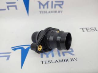 Переходник патрубка системы охлаждения основной батареи (штуцер) Tesla Model 3 1 поколение 2022, 1505074-00