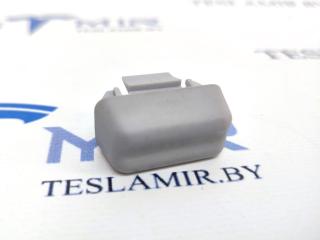 Крепление (крючок) солнцезащитного козырька Tesla Model 3 1 поколение 2023, 1533088-00