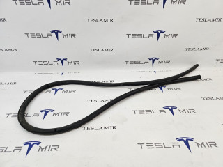 уплотнитель двери Tesla Model 3 1 поколение 2022, 1090493-00