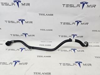Патрубок системы охлаждения пластиковый передний Tesla Model Y 1 поколение 2025, 1705725-00