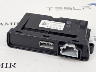 Блок контроля стояночного тормоза Tesla Model X 1 поколение 2018, 1007618-00
