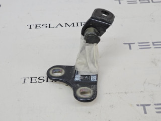 петля двери Tesla Model Y 1 поколение 2022, 1626078-00