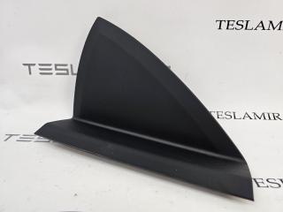 Накладка боковая торпеды левая Tesla Model 3 2 поколение 2024, 1715725-10
