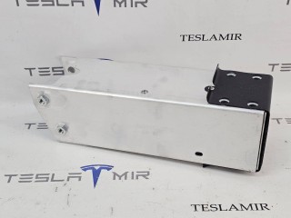 Удлинитель лонжерона (клык) правый Tesla Model 3 2 поколение 2025, 1683942-00