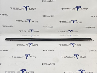 молдинг двери задней левой Tesla Model Y 1 поколение 2021, 1495720-00