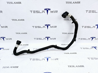 Шланг системы охлаждения заднего мотора Tesla Model 3 1 поколение 2022, 1077585-00