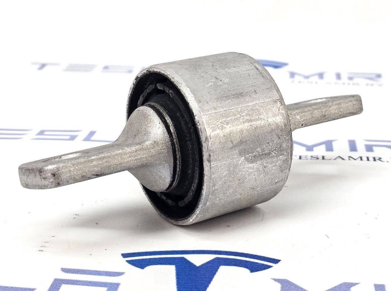 Сайлентблок переднего нижнего рычага (бабочка) Tesla Model 3 1 поколение 2020, 1044343-00 - фото №1