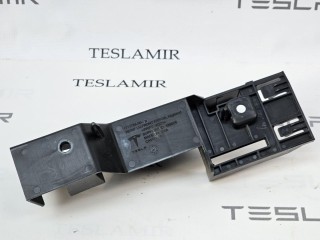 кронштейн передней панели (телевизора) Tesla Model 3 2 поколение 2025, 1711755-00