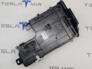 Блок управления BCM (бортовой сети) (Body Control Module) Боди Tesla Model Y 1 поколение 2025, 1899687-30, 1899687-39