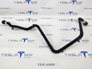 Патрубок системы охлаждения пластиковый Tesla Model 3 1 поколение 2019, 1077600-00