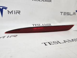 Катафот заднего бампера (отражатель) левый Tesla Model Y 1 поколение 2024, 1800034-00