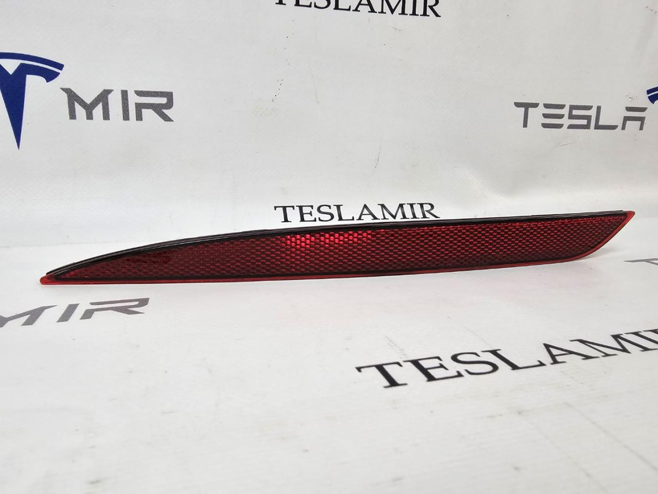 Катафот заднего бампера (отражатель) левый Tesla Model Y 1 поколение 2024, 1800034-00 - фото №1