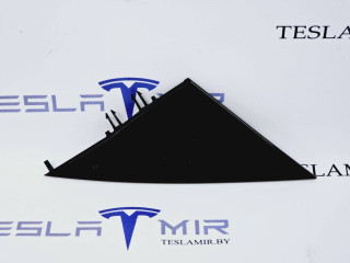 Накладка на зеркало (треугольник) правая Tesla Model 3 1 поколение 2020, 1130656-00