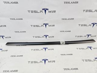 молдинг двери задней левой Tesla Model Y 1 поколение 2024, 2022811-21