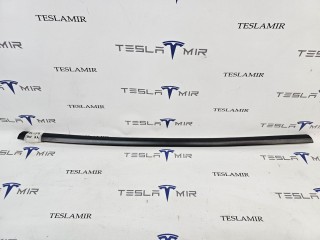 молдинг двери задней правой Tesla Model 3 2 поколение 2025, 1080748-00, 1080748-01