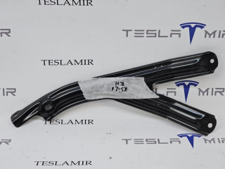 распорка стоек Tesla Model S 1 поколение [2-й рестайлинг] 2022, 1617460-00