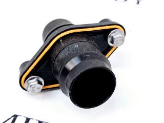 Переходник патрубка системы охлаждения основной батареи (штуцер) Tesla Model 3 1 поколение 2022, 1505074-00, 1505618-00