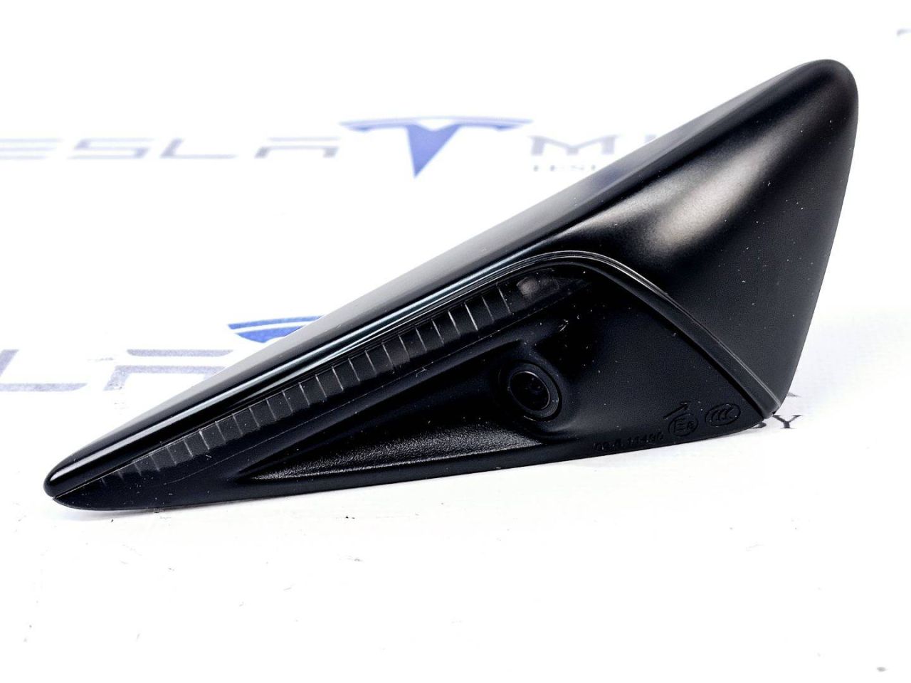 Повторитель поворота (камера крыла АП2.0/2.5/3.0/4.0) правый Tesla Model 3 1 поколение 2021, 1495865-20, 1125107-50 - фото №1