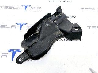 планка под капот Tesla Model 3 1 поколение 2019, 1081695-00