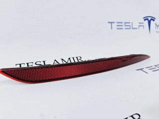 Катафот заднего бампера (отражатель) правый Tesla Model Y 1 поколение 2021, 1495818-00, 1626227-00