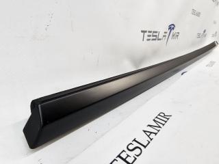 молдинг двери задней левой Tesla Model Y 1 поколение 2024, 1495720-00