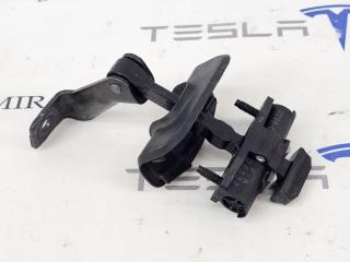 ограничитель открывания двери Tesla Model 3 2 поколение 2025, 1110298-00
