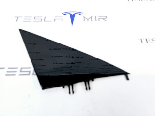 Накладка на зеркало (треугольник) правая Tesla Model 3 1 поколение 2023, 1130656-00