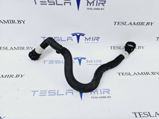 Шланг системы охлаждения заднего мотора Tesla Model 3 1 поколение 2022, 1077594-00