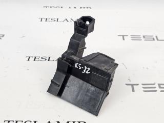 Кронштейн порога Tesla Model Y 1 поколение 2025, 1937562-00