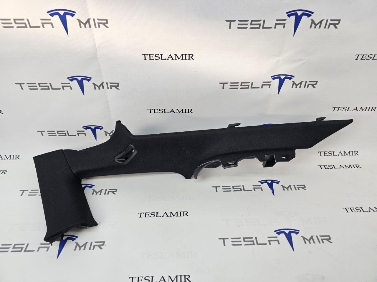 Накладка ремня безопасности стойки С левая Tesla Model 3 2 поколение 2024, 1867539-20 - фото №1