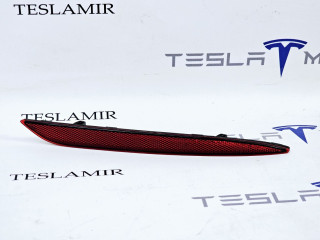 Катафот заднего бампера (отражатель) правый Tesla Model 3 1 поколение 2022, 1077407-00