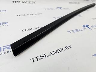 молдинг двери передней левой Tesla Model 3 1 поколение 2023, 1080681-00