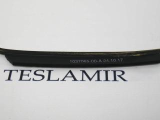 уплотнитель Tesla Model S 1 поколение [рестайлинг] 2017, 1037065-00