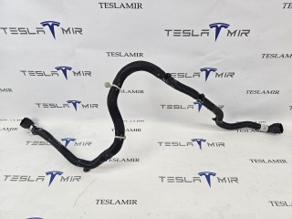 Шланг системы охлаждения заднего мотора Tesla Model Y 1 поколение 2025, 1077595-00