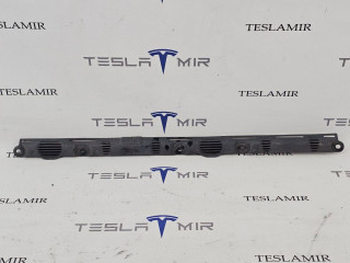 Накладка батареи высоковольтной боковая средняя Tesla Model S 1 поколение [рестайлинг] 2018, 1032385-00