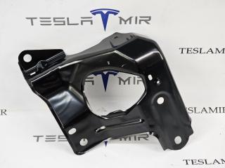 крепление ( кронштейн ) крыла Tesla Model Y 1 поколение 2025, 2032467-S0, 2032469-00