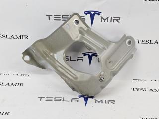 крепление ( кронштейн ) крыла Tesla Model Y 1 поколение 2025, 2032468-S0, 2032470-00