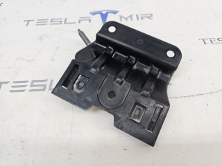 кронштейн (крепление) Tesla Model Y 1 поколение 2022, 1706670-00