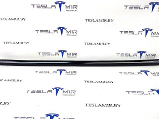 молдинг двери передней левой Tesla Model 3 1 поколение 2021, 1080681-00, 1080681-01