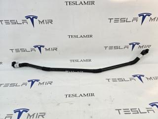 Патрубок системы охлаждения пластиковый Tesla Model 3 1 поколение 2022, 1521568-00