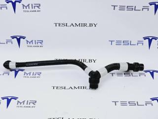 Патрубок системы охлаждения пластиковый передний левый Tesla Model 3 1 поколение 2023, 1077577-00