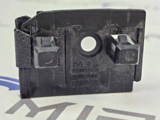 Кронштейн крепления крыла (вилка) левый Tesla Model 3 1 поколение 2020, 1135376-00, 1084171-00