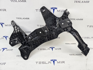 Кронштейн крепления обшивки багажника левый Tesla Model X 1 поколение 2018, 1073309-00, 1080701-00