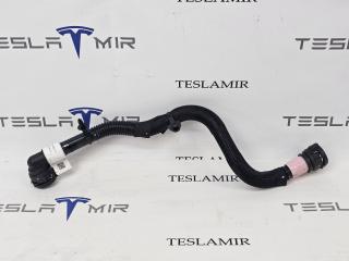 Патрубок системы охлаждения пластиковый передний Tesla Model Y 1 поколение 2025, 1501325-00