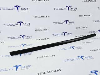 молдинг двери передней правой Tesla Model 3 1 поколение 2023, 1080684-00, 1080684-01