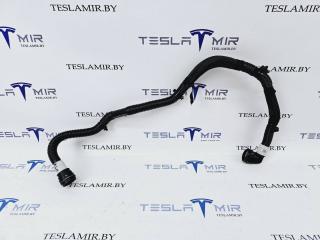 Шланг системы охлаждения заднего мотора Tesla Model 3 1 поколение 2019, 1077585-00