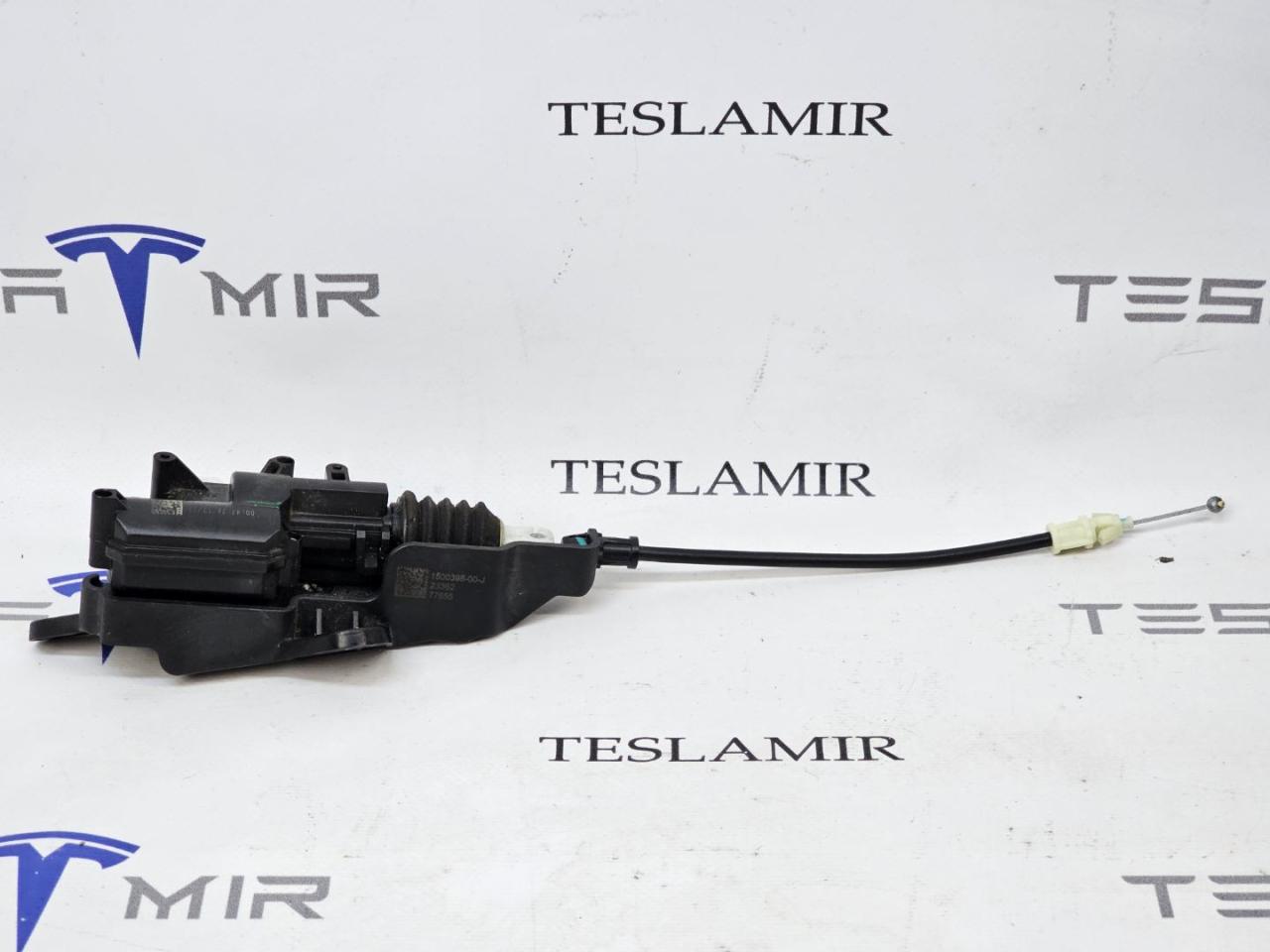 Электропривод (активатор, актуатор) замка капота Tesla Model Y 1 поколение 2024, 1500398-00, 1643071-00 - фото №1